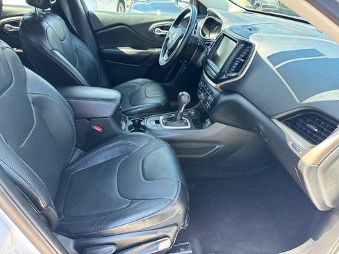 Used 2014 Jeep Cherokee Limited w/ Luxury Group AWD/4WD image 16