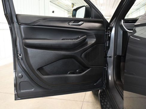 Used 2024 Jeep Grand Cherokee Laredo X image 14