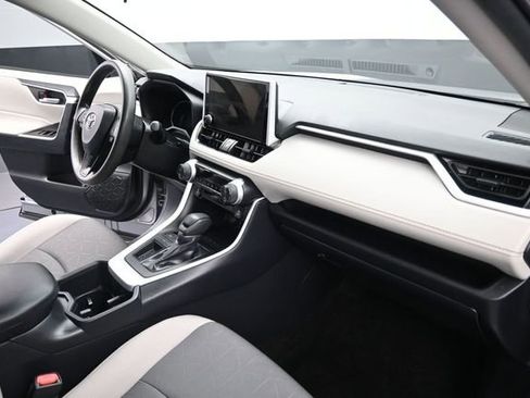 Used 2025 Toyota RAV4 XLE FWD image 16