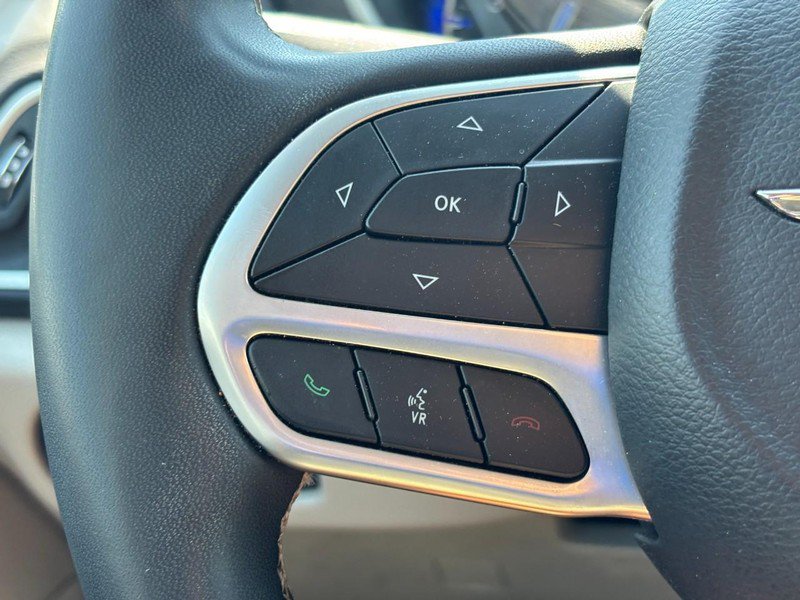 Used 2024 Chrysler Pacifica Touring-L FWD image 20
