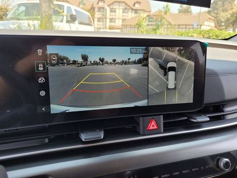 New 2026 Kia Carnival SX w/ SX Dark Edition Package FWD image 9