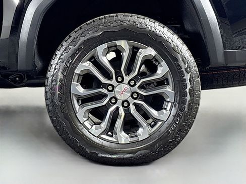 New 2026 GMC Canyon Denali image 32