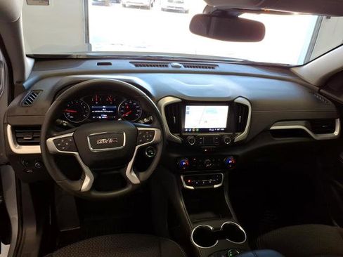 Used 2024 GMC Terrain SLE w/ Driver Convenience Package FWD image 15