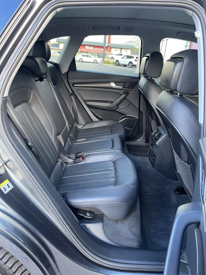 Used 2020 Audi Q5 e Premium Plus w/ Premium Plus Package AWD/4WD image 17
