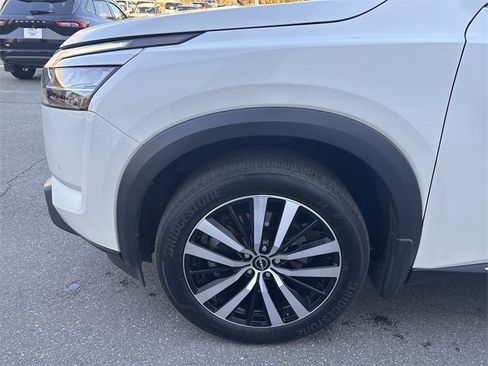 Used 2024 Nissan Pathfinder Platinum w/ Cargo Package image 19