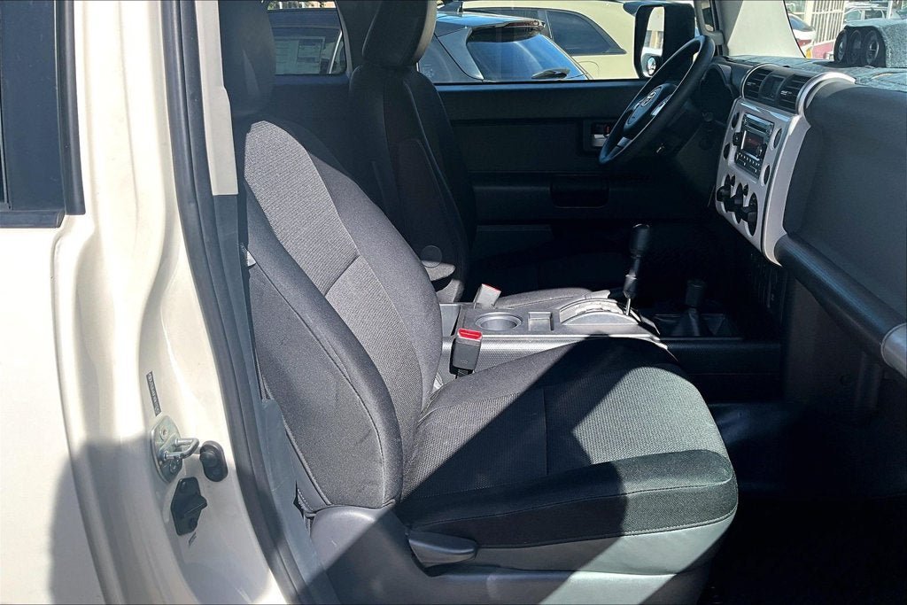 Used 2011 Toyota FJ Cruiser 4WD w/ Convenience Pkg image 6