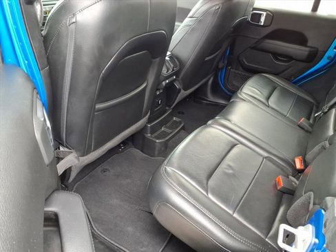 Used 2022 Jeep Wrangler Unlimited Sahara image 32