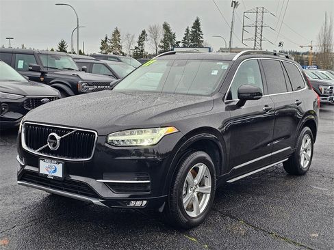 Used 2017 Volvo XC90 T5 Momentum w/ Vision Package image 3
