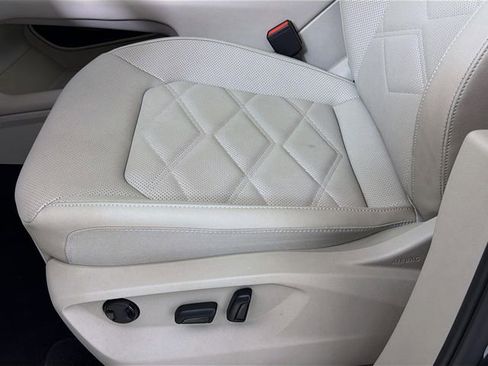 Used 2024 Volkswagen Atlas SE image 19