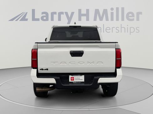 Used 2024 Toyota Tacoma TRD Off-Road AWD/4WD image 4