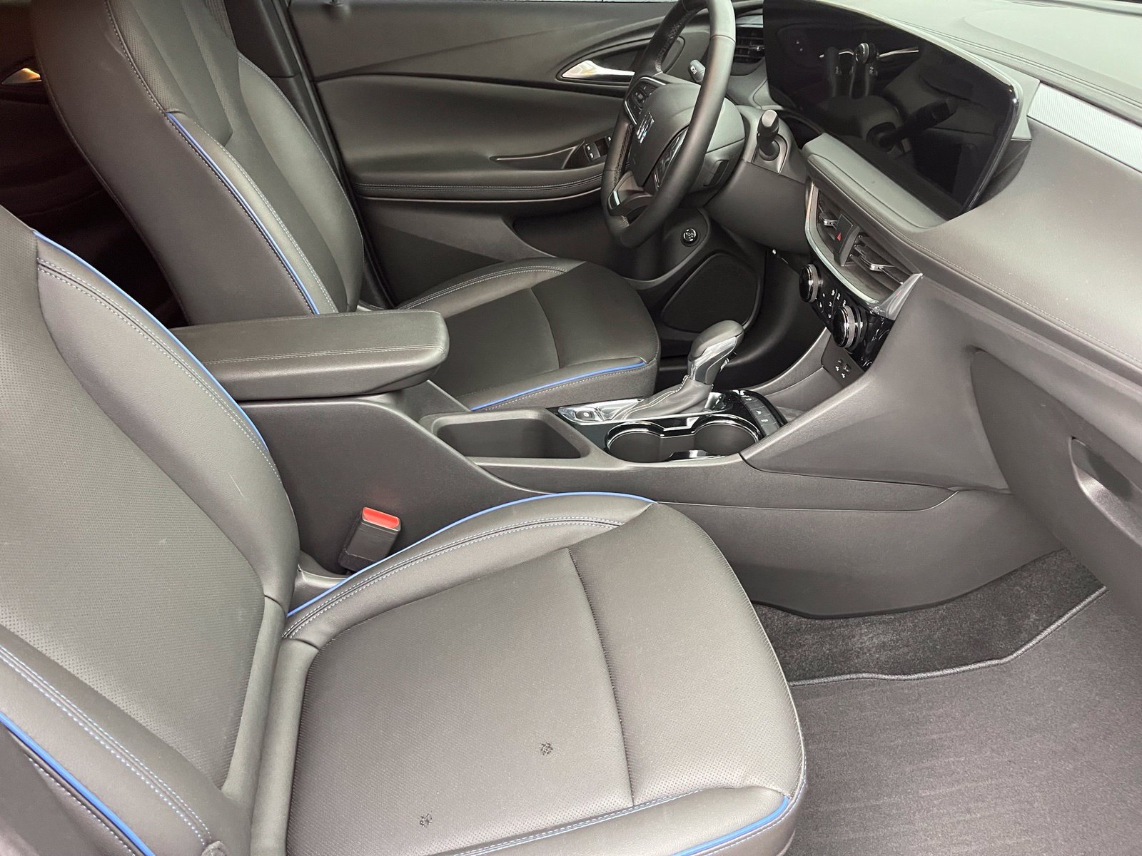 Used 2026 Buick Encore GX Sport Touring w/ Advanced Technology Package FWD image 4