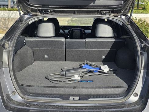 Used 2017 Toyota Prius Prime Premium image 7