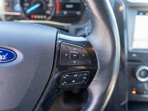 Used 2018 Ford Explorer XLT w/ Equipment Group 202A AWD/4WD image 18