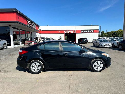 Used 2016 Kia Forte LX image 2