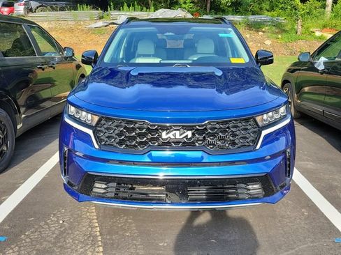 Used 2022 Kia Sorento EX w/ Panoramic Sunroof Package FWD image 2