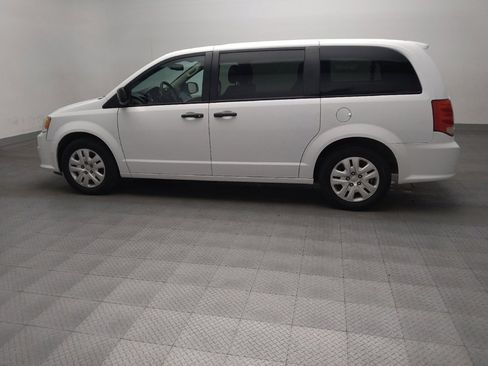 Used 2019 Dodge Grand Caravan SE FWD image 3