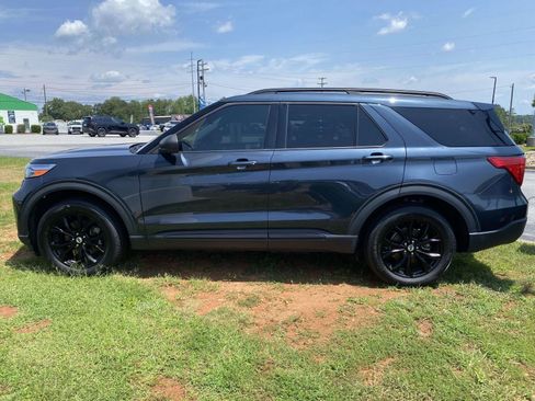 Certified 2023 Ford Explorer XLT w/ Equipment Group 202A AWD/4WD image 4