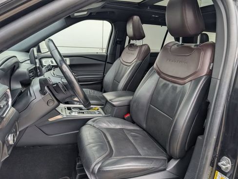 Used 2020 Ford Explorer Platinum w/ Premium Technology Package AWD/4WD image 8