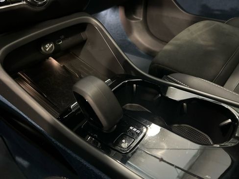Certified 2023 Volvo XC40 Recharge Ultimate AWD/4WD image 19