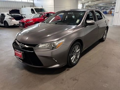 Used 2017 Toyota Camry SE FWD image 7