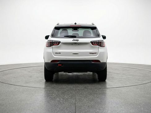 Used 2025 Jeep Compass Trailhawk AWD/4WD image 7