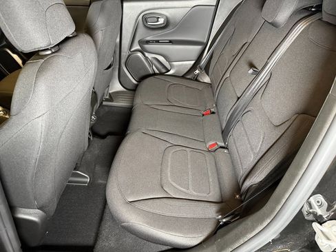 Used 2022 Jeep Renegade Latitude w/ Convenience Group image 20