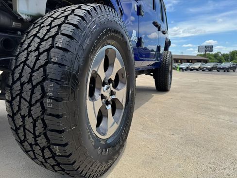 Used 2018 Jeep Wrangler Unlimited Sport AWD/4WD image 16