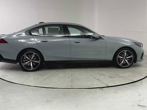 New 2026 BMW 530i xDrive w/ M Sport Package AWD/4WD image 9