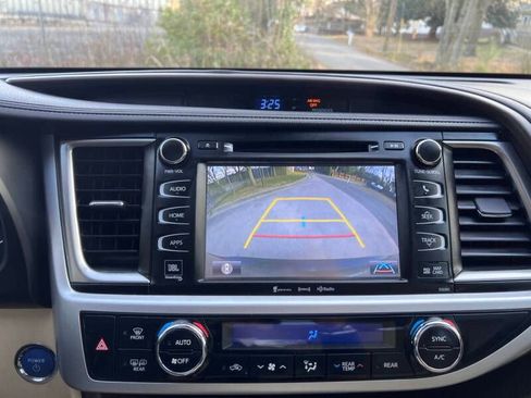 Used 2019 Toyota Highlander Limited Platinum AWD/4WD image 21
