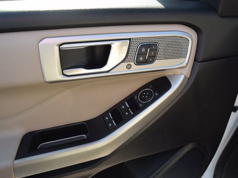 Used 2020 Ford Explorer Limited image 11