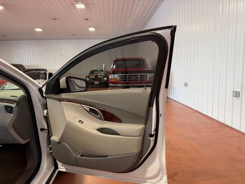 Used 2012 Buick LaCrosse Convenience FWD image 17