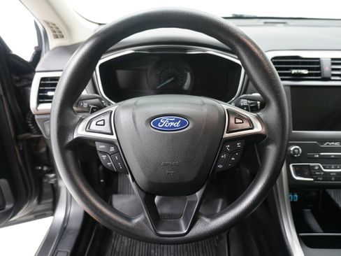 Used 2020 Ford Fusion SE image 15
