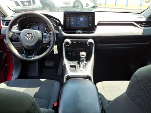 Used 2019 Toyota RAV4 LE FWD image 6