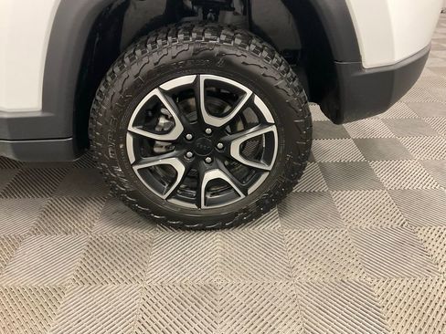 Used 2024 Jeep Compass Trailhawk image 12