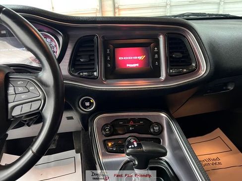 Used 2016 Dodge Challenger SXT image 39
