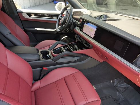 Certified 2026 Porsche Cayenne E-Hybrid AWD/4WD image 27