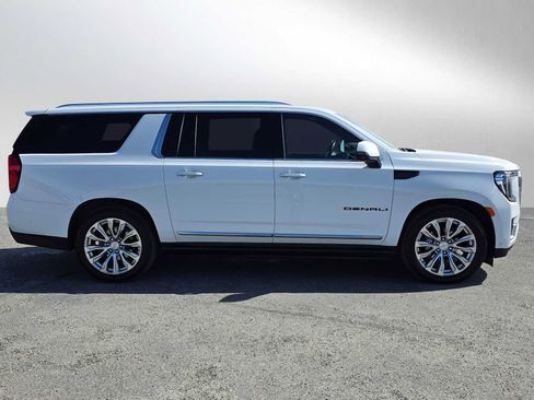 Used 2024 GMC Yukon XL Denali w/ Advanced Technology Package AWD/4WD image 2