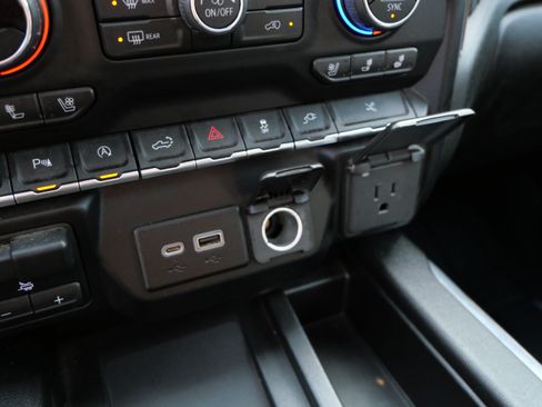 Used 2020 Chevrolet Silverado 1500 High Country w/ Technology Package AWD/4WD image 37