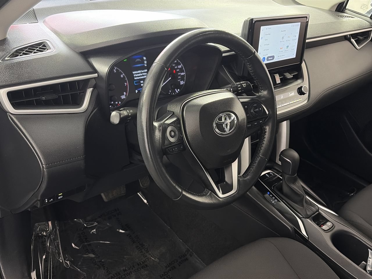 Used 2025 Toyota Corolla Cross LE FWD image 11