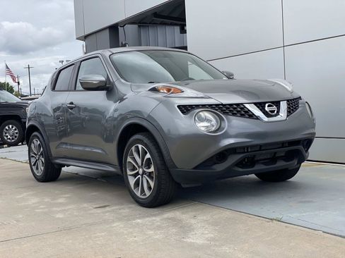 Used 2017 Nissan Juke SV AWD/4WD image 2