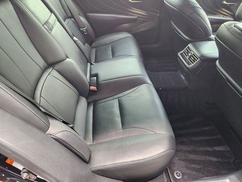 Used 2018 Lexus LS 500 w/ Accessory Package (Z2) RWD image 32