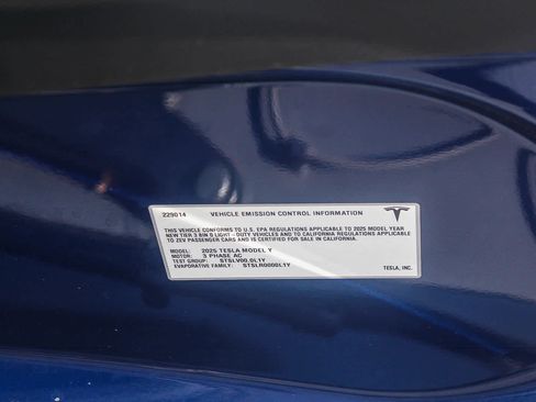Used 2025 Tesla Model Y Long Range RWD image 28