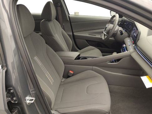 Used 2025 Hyundai Elantra SEL FWD image 21