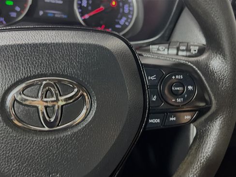 Used 2021 Toyota RAV4 XLE w/ Convenience Package FWD image 20
