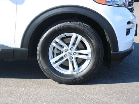 Used 2023 Ford Explorer XLT w/ Equipment Group 202A AWD/4WD image 12