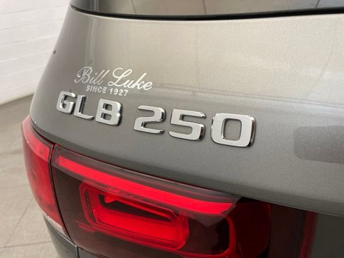 Used 2021 Mercedes-Benz GLB 250 4MATIC image 8