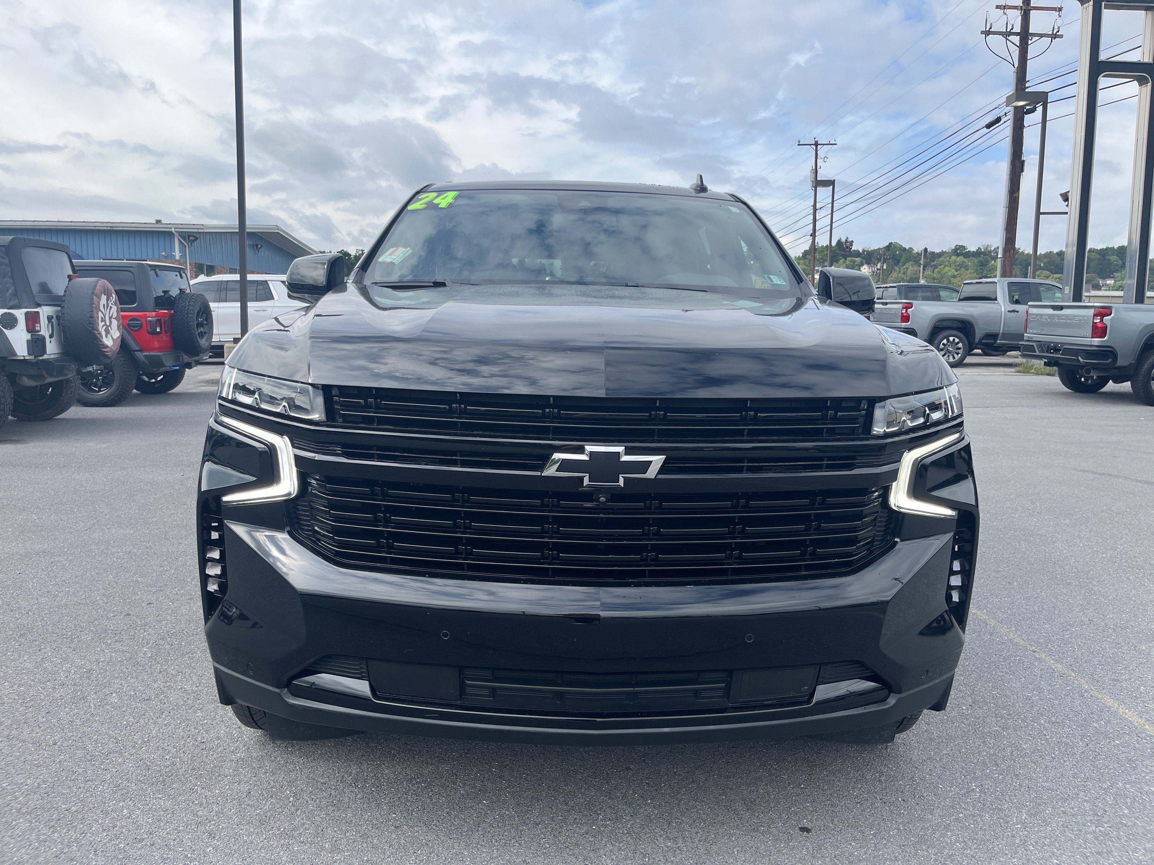 Used 2024 Chevrolet Suburban RST w/ Luxury Package AWD/4WD image 10
