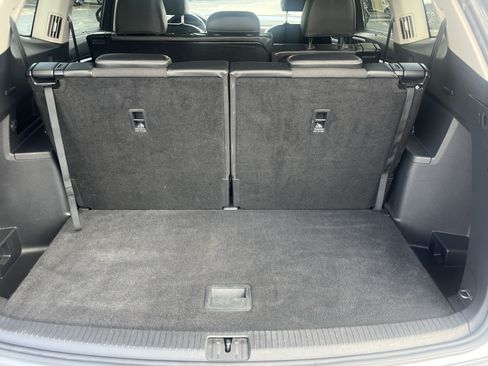 Used 2019 Volkswagen Atlas SE w/ Panoramic Sunroof Package FWD image 12