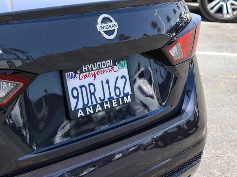 Used 2021 Nissan Altima 2.5 SV FWD image 12