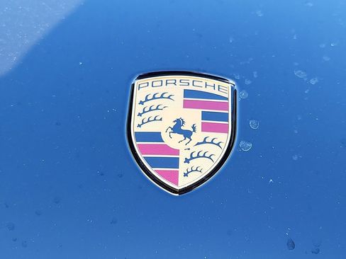 Certified 2025 Porsche Macan image 30